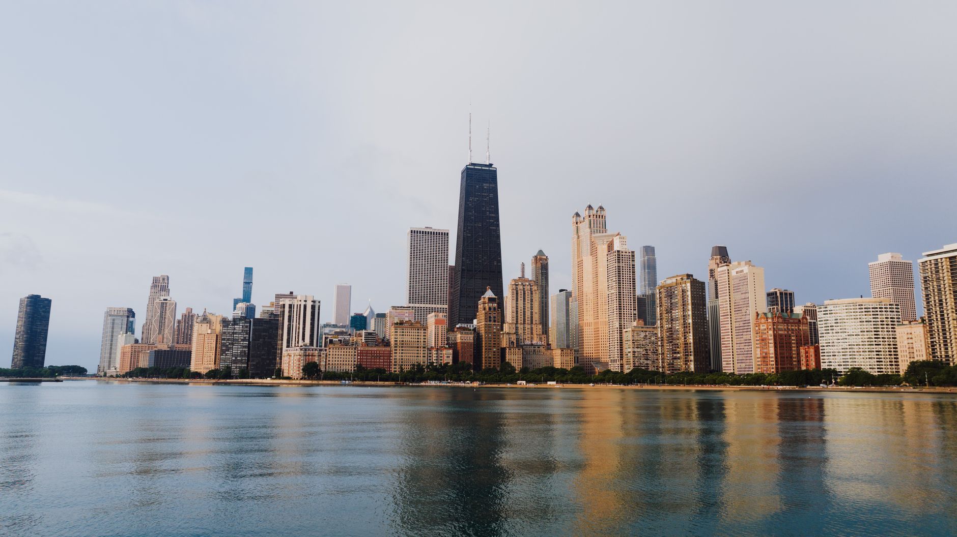 Milwaukee, WI to Chicago, IL - US Bus Trips