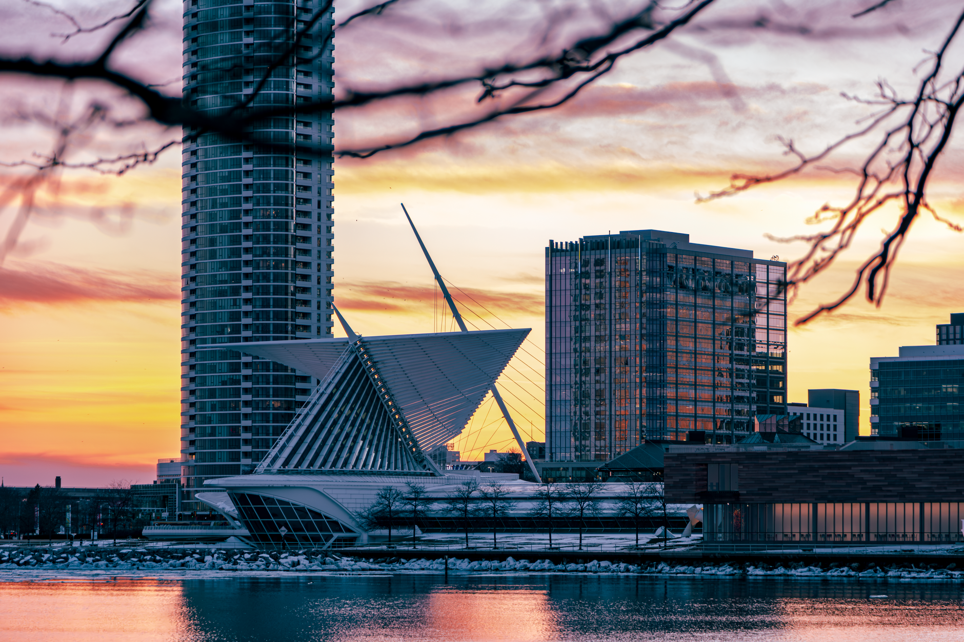 Minneapolis, MN to Milwaukee, WI - US Bus Trips