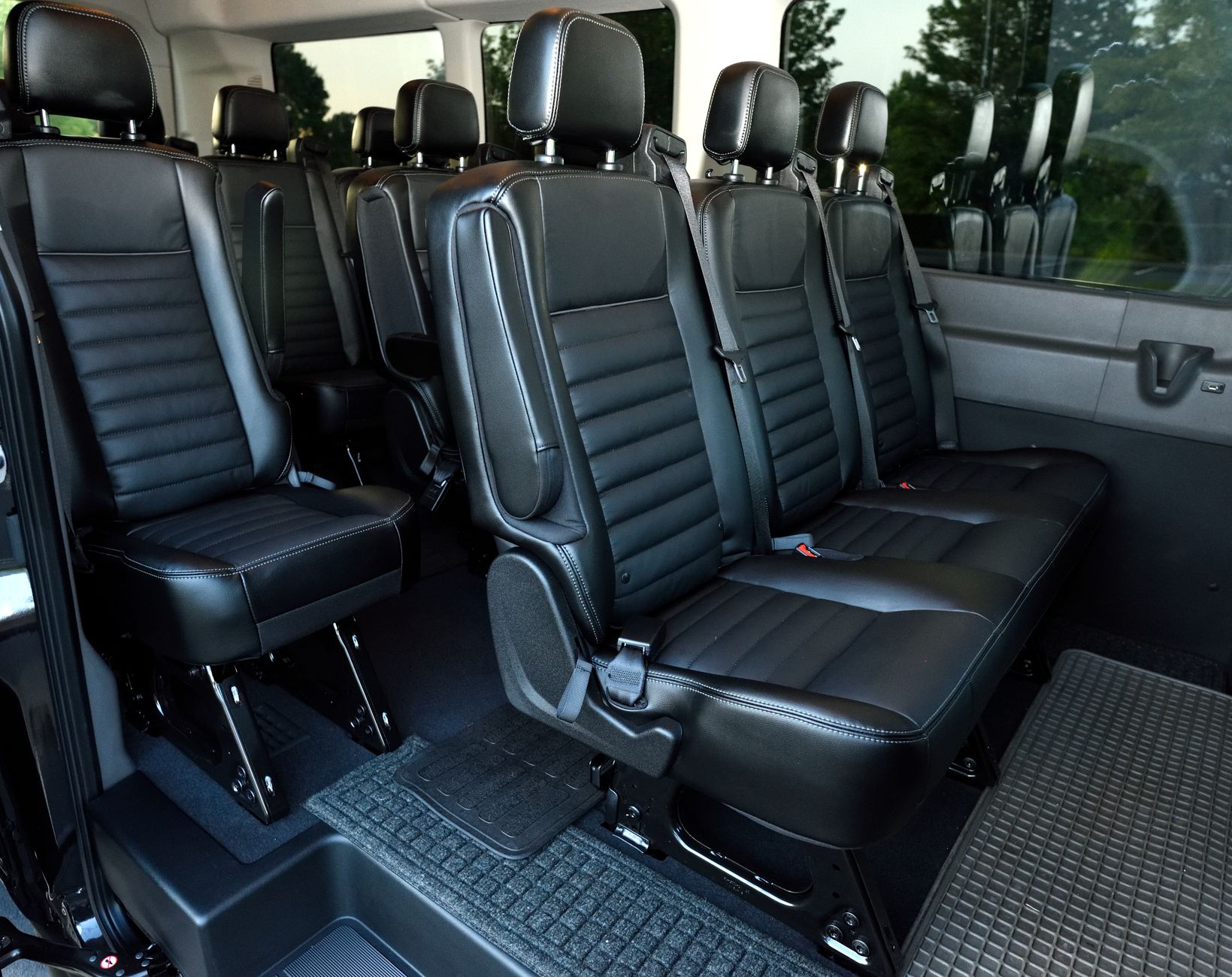 Mount Rushmore — 14-Passenger Sprinter - US Bus Trips